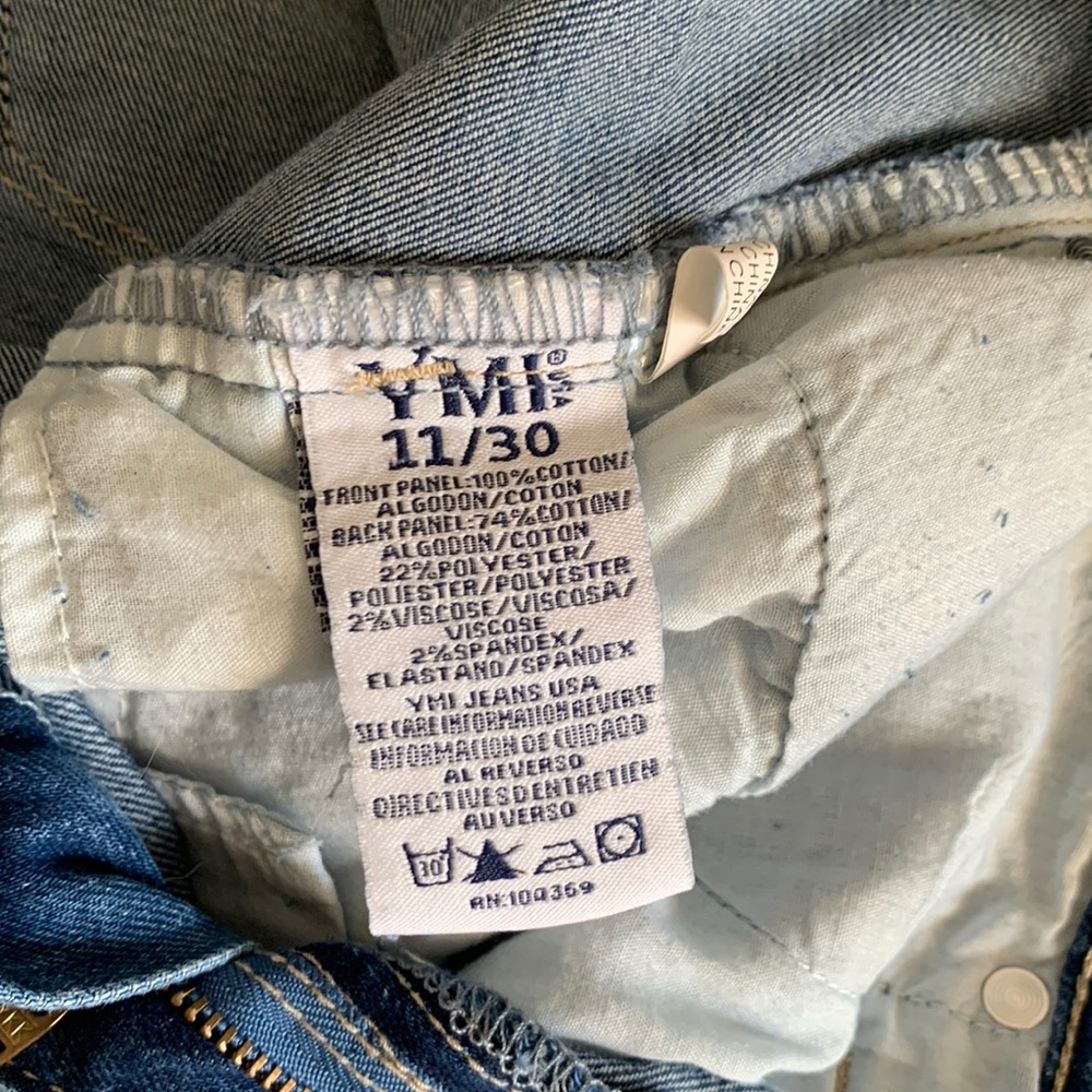 Jean shorts size 11/30 YMI